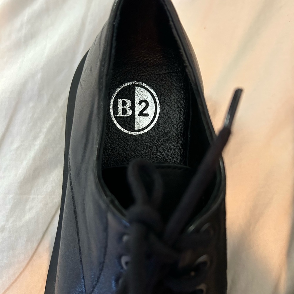 B2 Brown’s Mackenzie Shoes - Picture 5 of 9